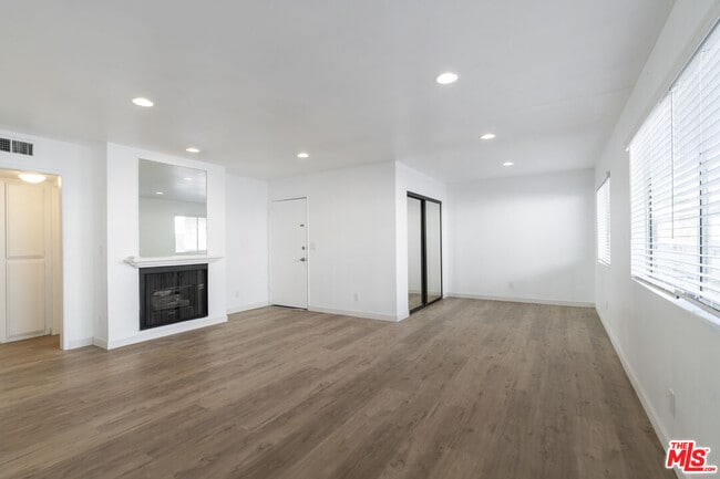 Photo - 13046 Moorpark St Unidad 204