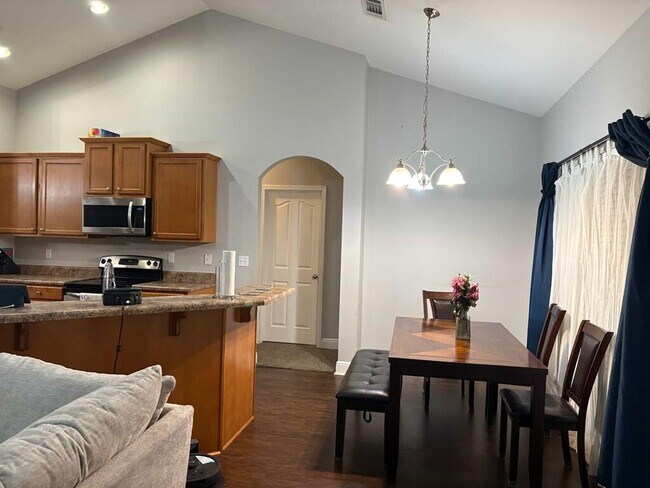 Photo - 148 Crab Apple Ave