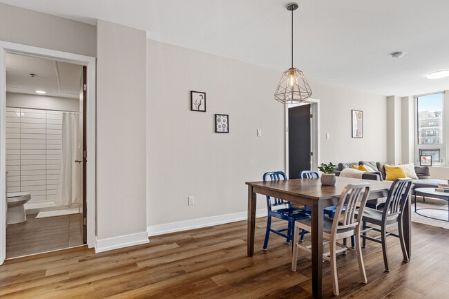 Photo - Theo Ottawa - Student Living