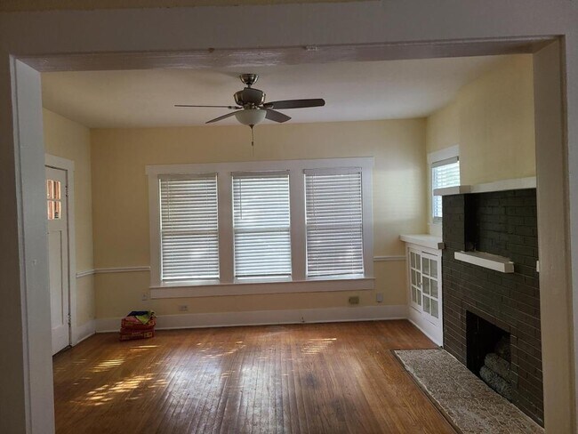 Photo - 325 Queen Anne Ct