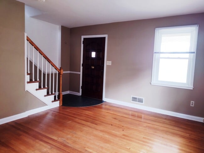 Photo - 8312 Dalesford Rd