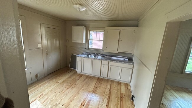 Photo - 2742 Hollywood St