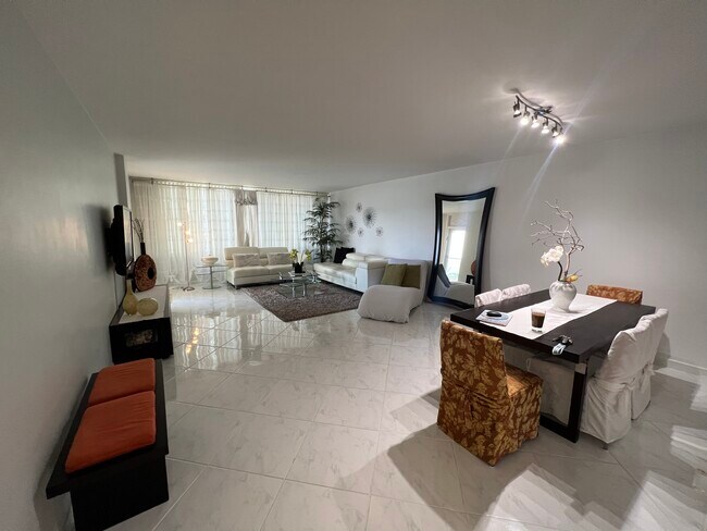 Photo - 5151 Collins Ave Unidad 6th Floor