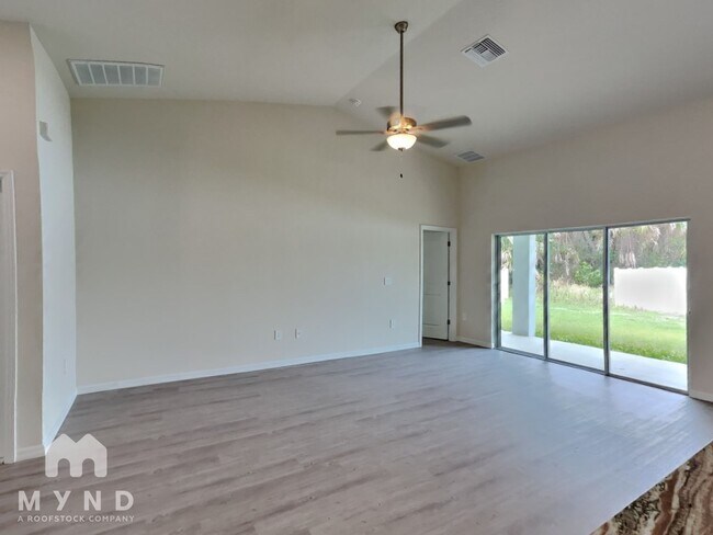 Photo - 3717 Uriah St