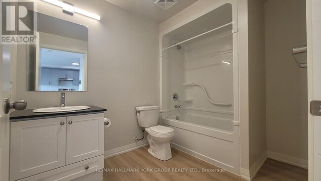 Photo - 13042 Yonge St