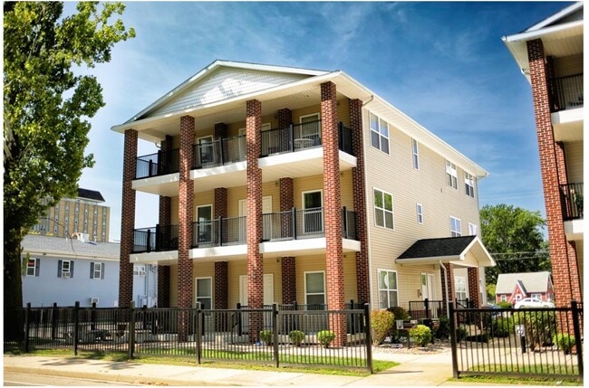 Apartamentos de Marty - Residencia universitaria - 1554 4th St