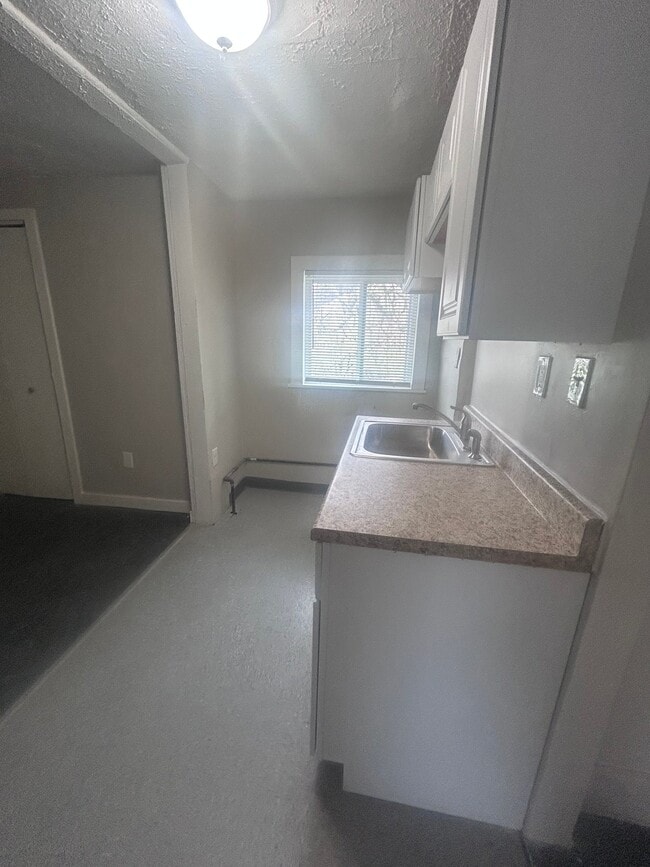 Photo - 2163 E 84th St Unidad 3