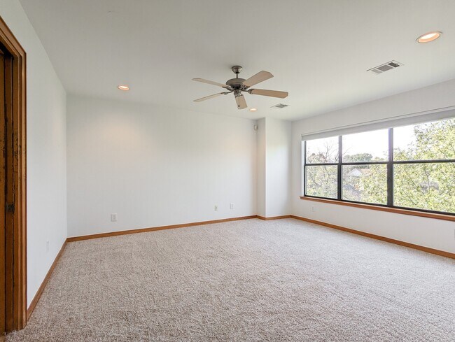 Photo - 444 Oxford St