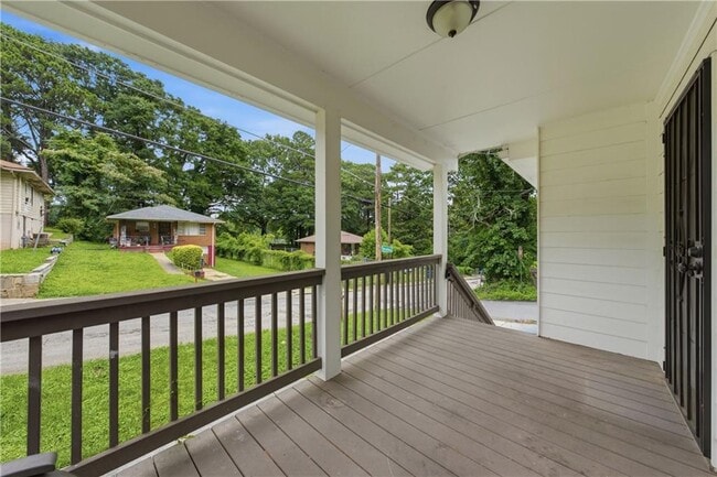 Photo - 226 Thornton St SW