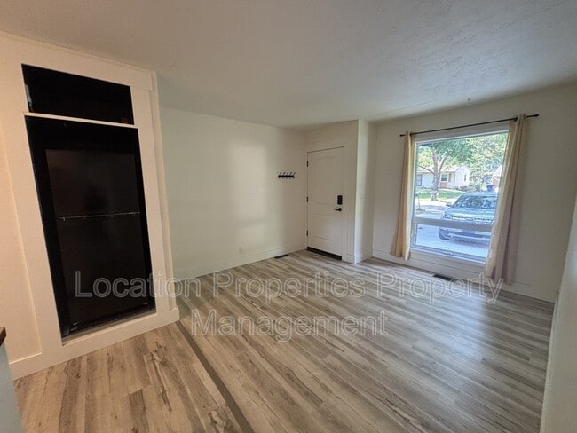 Photo - 1515 W 3rd St