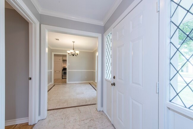 Photo - 8003 Sharpview Dr