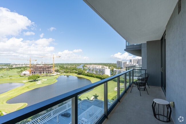 1BR, 1BA - 859SF - Terrace
