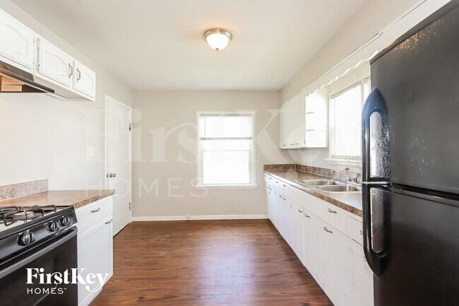 Photo - 251 E 25th St