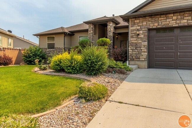 Building Photo - Charming home