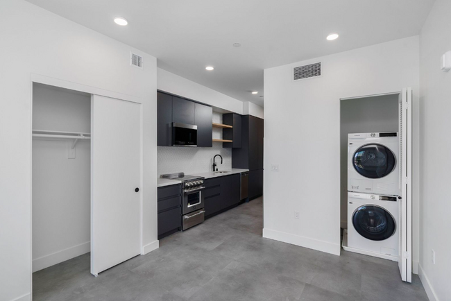 Building Photo - 3448 W 43rd St Rental