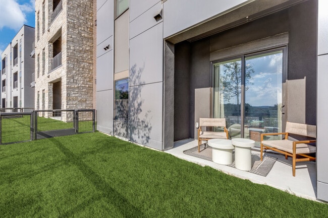 Pearl Bee Cave | Bee Cave, Texas | New Apartment Homes