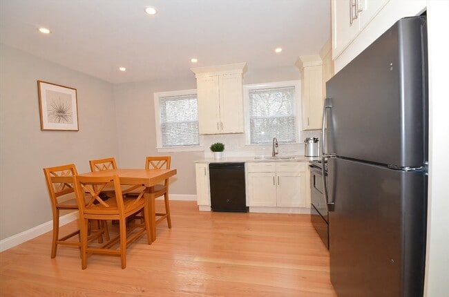 Building Photo - 18 Eaton Ave