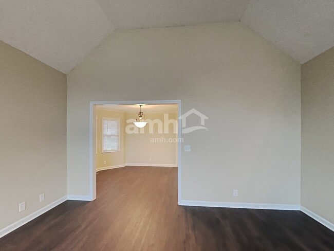 Photo - 828 Templeton Ln