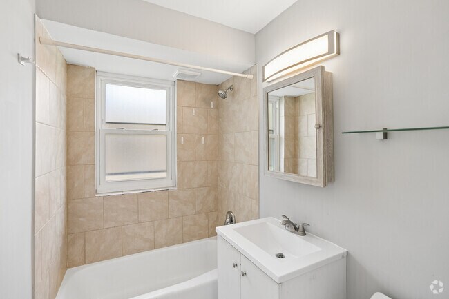 2BR, 1BA - 900SF - Bathroom