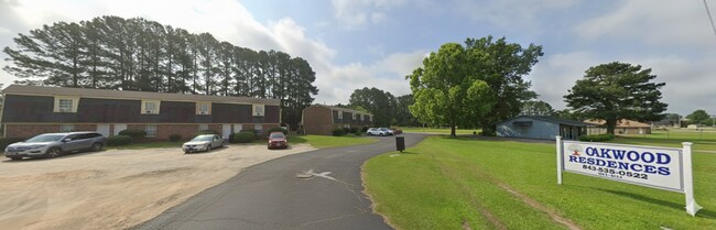 800 Oakwood St
