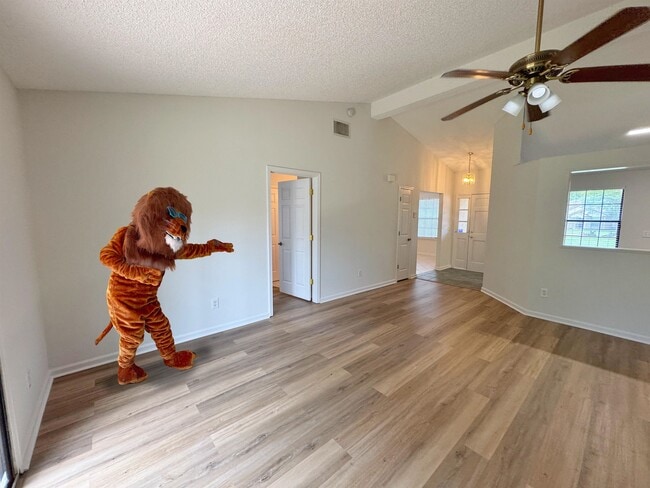 Photo - 2086 Magnus Ln
