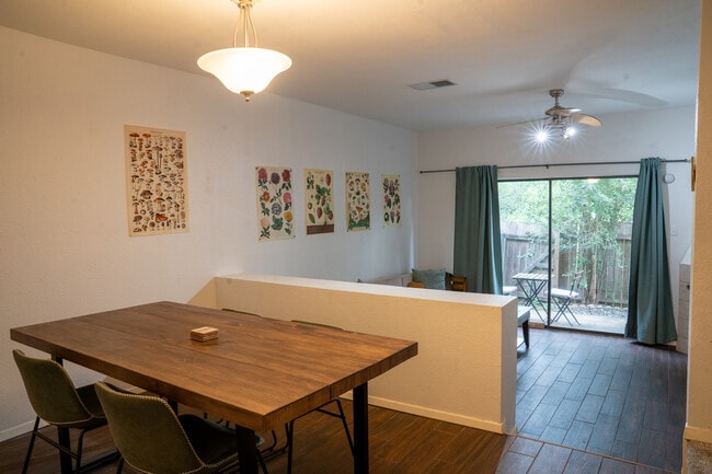 Building Photo - 11404 Walnut Ridge Dr Unit 103 Rental