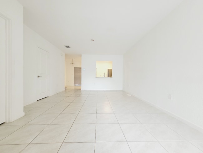 Photo - 541 NE 4th Ln