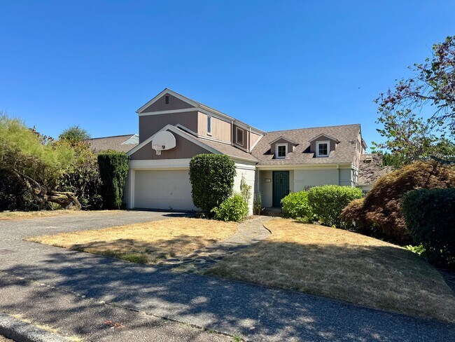 Building Photo - Hawthorne Hills Home