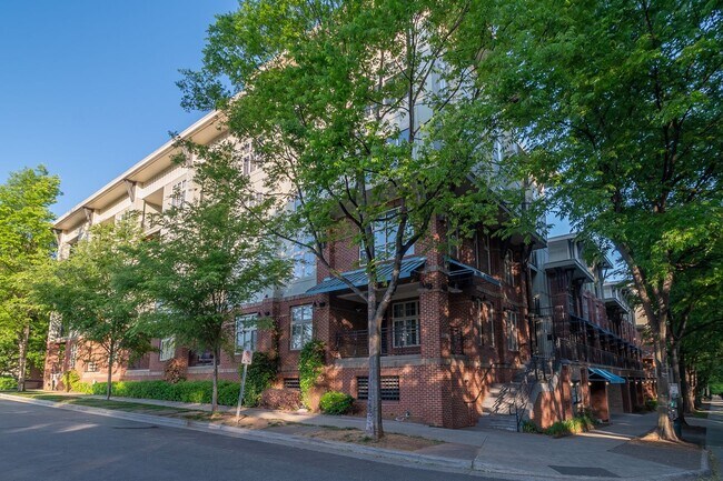 Photo - Wonderful 2bd/2bth uptown condo! lots of space in a beautiful building Unit 208