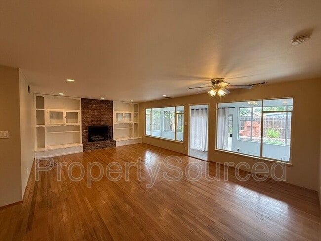 Photo - 1537 Maplewood Dr