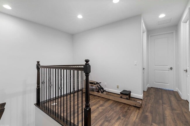 Photo - 170 Sword Fern Pl