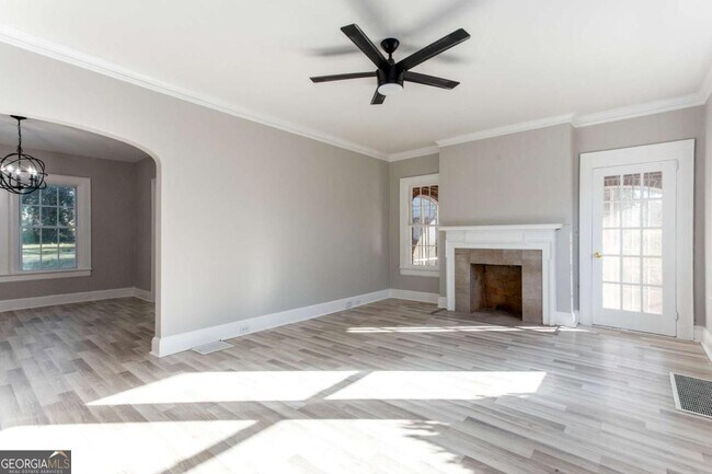 Photo - 1665 Beecher St SW