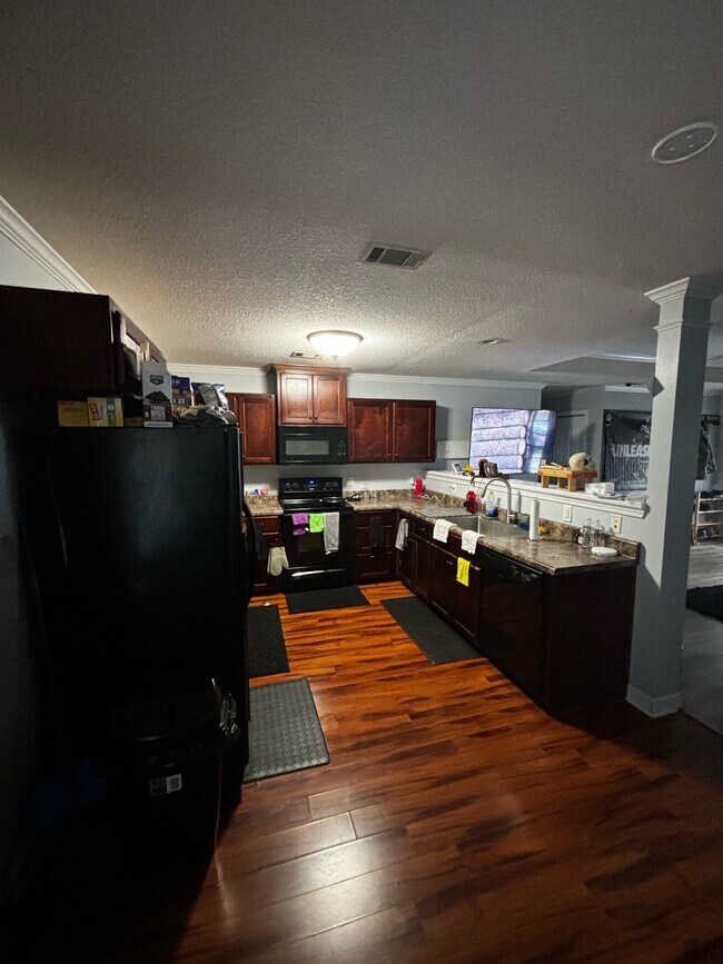 Photo - 221 Guyett Ave