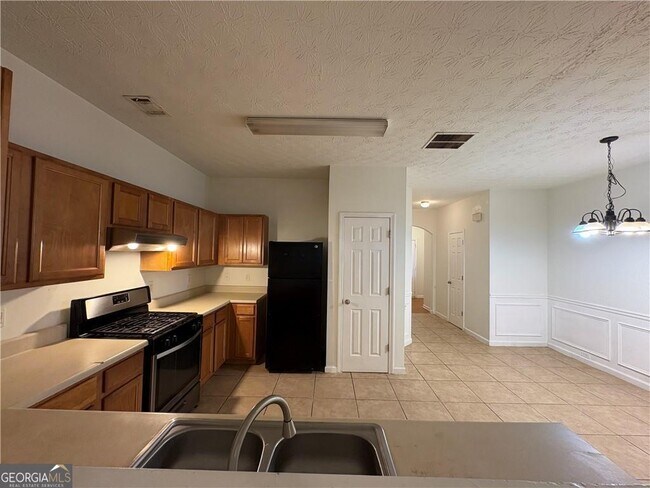 Photo - 2485 Emma Way NW
