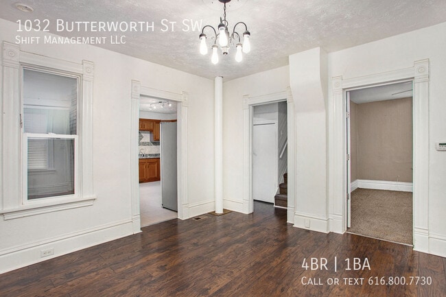 Photo - 1032 Butterworth St SW