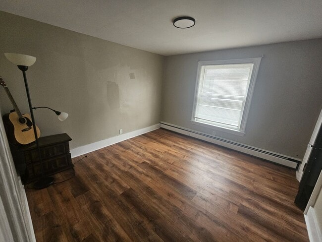 Building Photo - 3 Bedroom with off-street Parking on Park Ave Unit Argyle 2nd