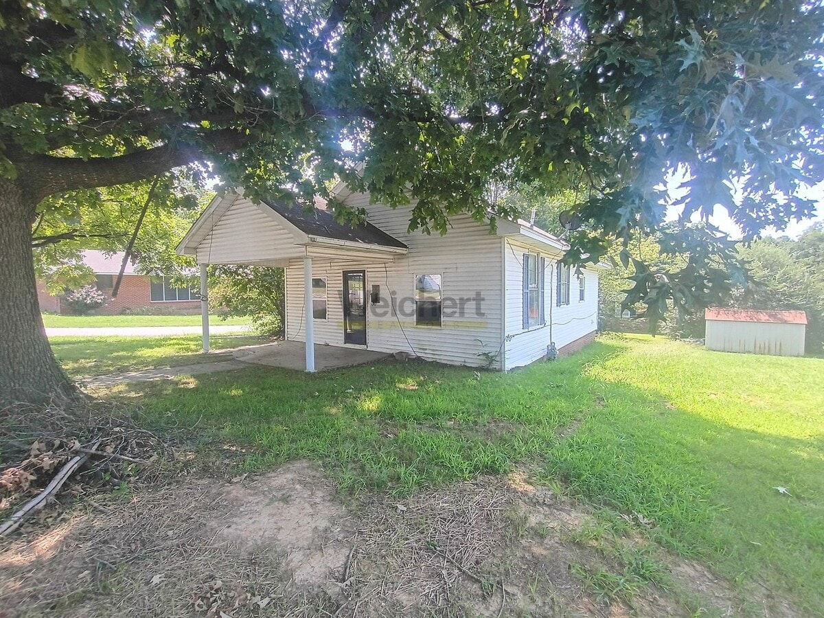Photo - 900 W Park St