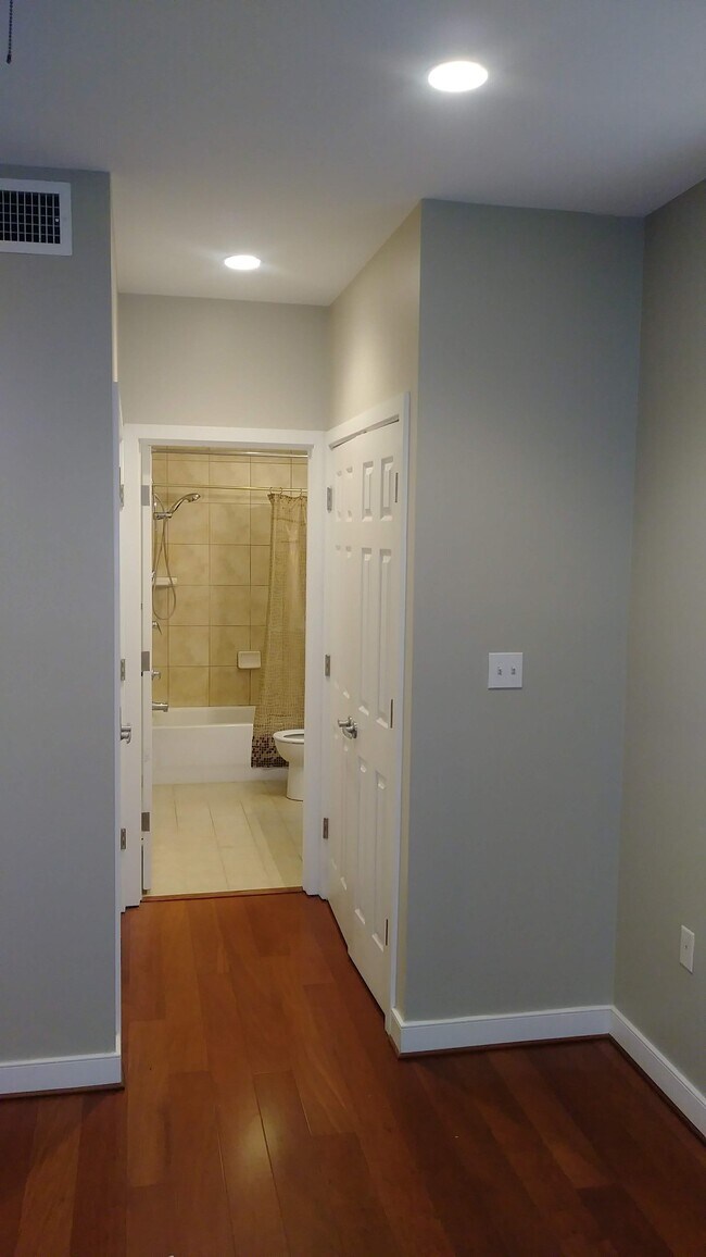 Bedroom to Ensuite and Double French Door Clausets - 1425 5th St NW Unit #1
