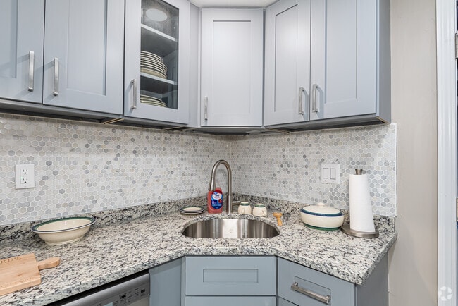 3BR, 1BA - Kitchen