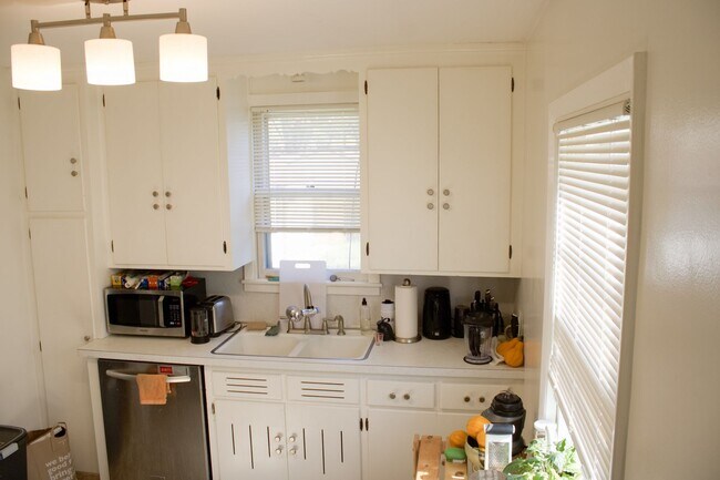 Photo - **Lake Nokomis Beauty! 3 Bed 1 Bath!**