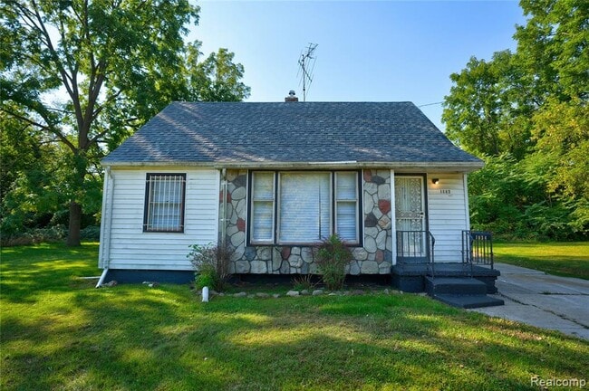 Building Photo - 1034 E Bundy Ave