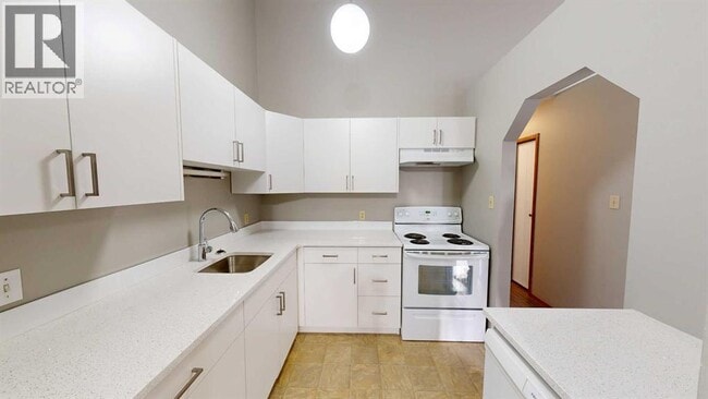 Photo - 1907-196A 6a Ave N