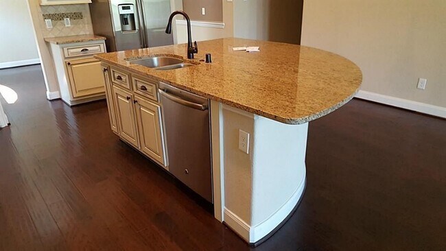 Photo - 122 Colton Ct