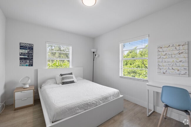 2BR, 2BA - 710SF - Bedroom