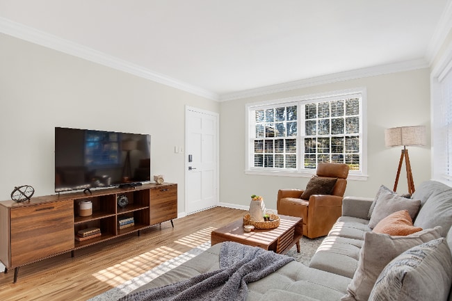 Photo - 6 W 51st St