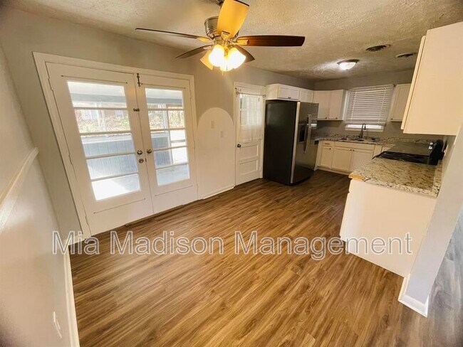 Photo - 11 Catherine Cir