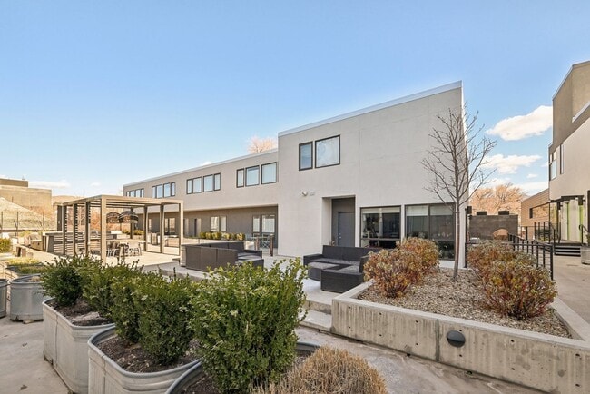 Building Photo - 2BR/2.5BA Condo in Central Ninth | Mountain Views, Solar & Walk to Everything
