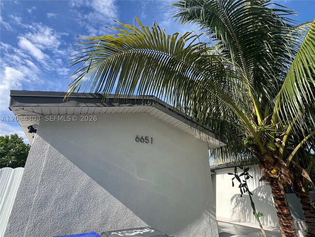 Building Photo - 6651 Allen St