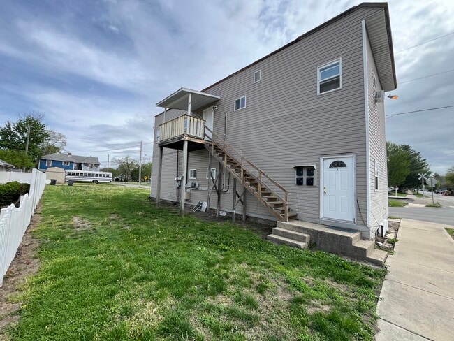 Photo - 702 W 5th St Unit 3