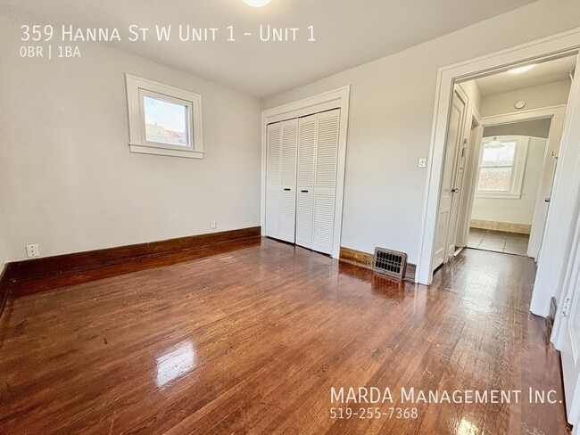 Photo - COZY BACHELOR NEAR DOWNTOWN WINDSOR + HYDRO & GAS Unit 1